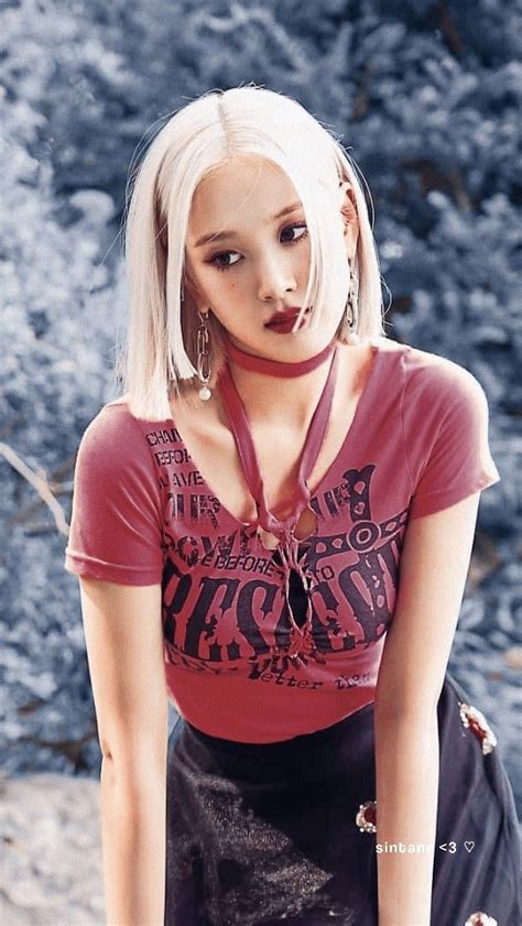 Staff Member Leaks Photos of MOMOLAND Nancy Undressing.